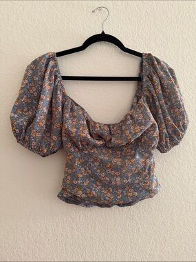 Astr Floral Puff-Sleeve Crop Top in Blue and Yellow